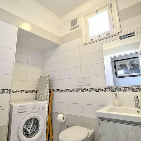 Sleeps 6 Air Con Wifi Scala