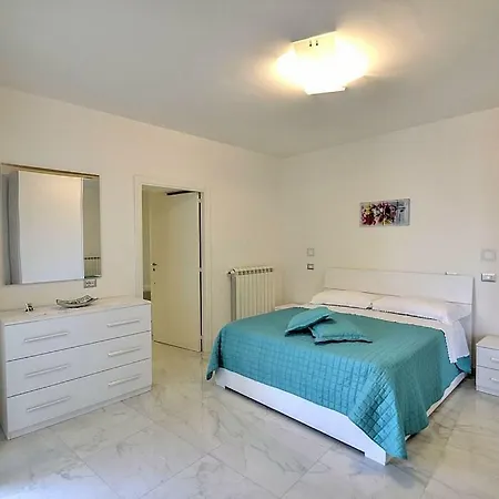 Sleeps 6 Air Con Wifi Apartament