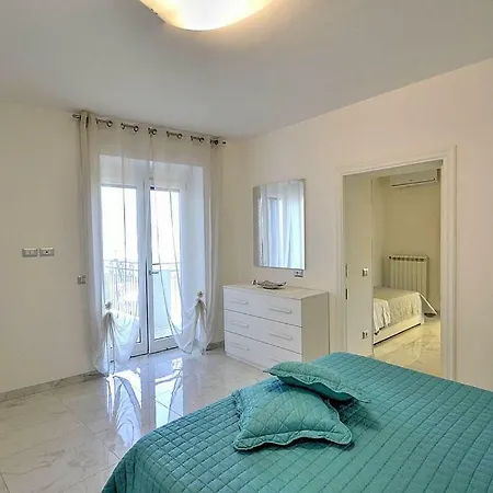 Sleeps 6 Air Con Wifi